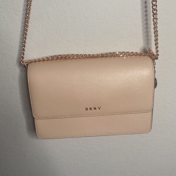 DKNY Pink crossbody with rose gold chain adjustable strap Women’s Purse Handbag - Picture 3 of 9